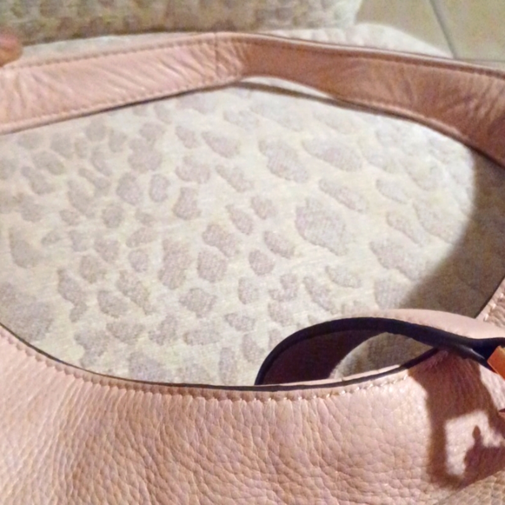 G.I.L.I Nude Pink Pebble Leather Hobo Bag - Picture 9 of 10